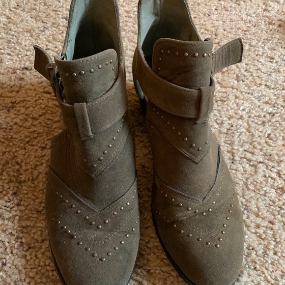 Green ankle booties - Picture 1 of 3